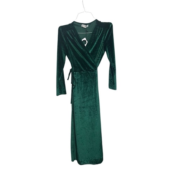 Charlie Holiday Izzy Velvet Wrap Dress, New with Tags, Emerald Green - Picture 5 of 9